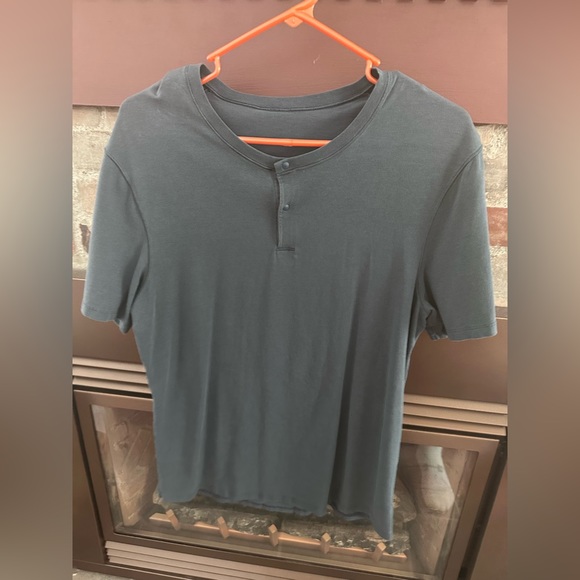 Lululemon Large Men’s T shirt - Picture 2 of 4